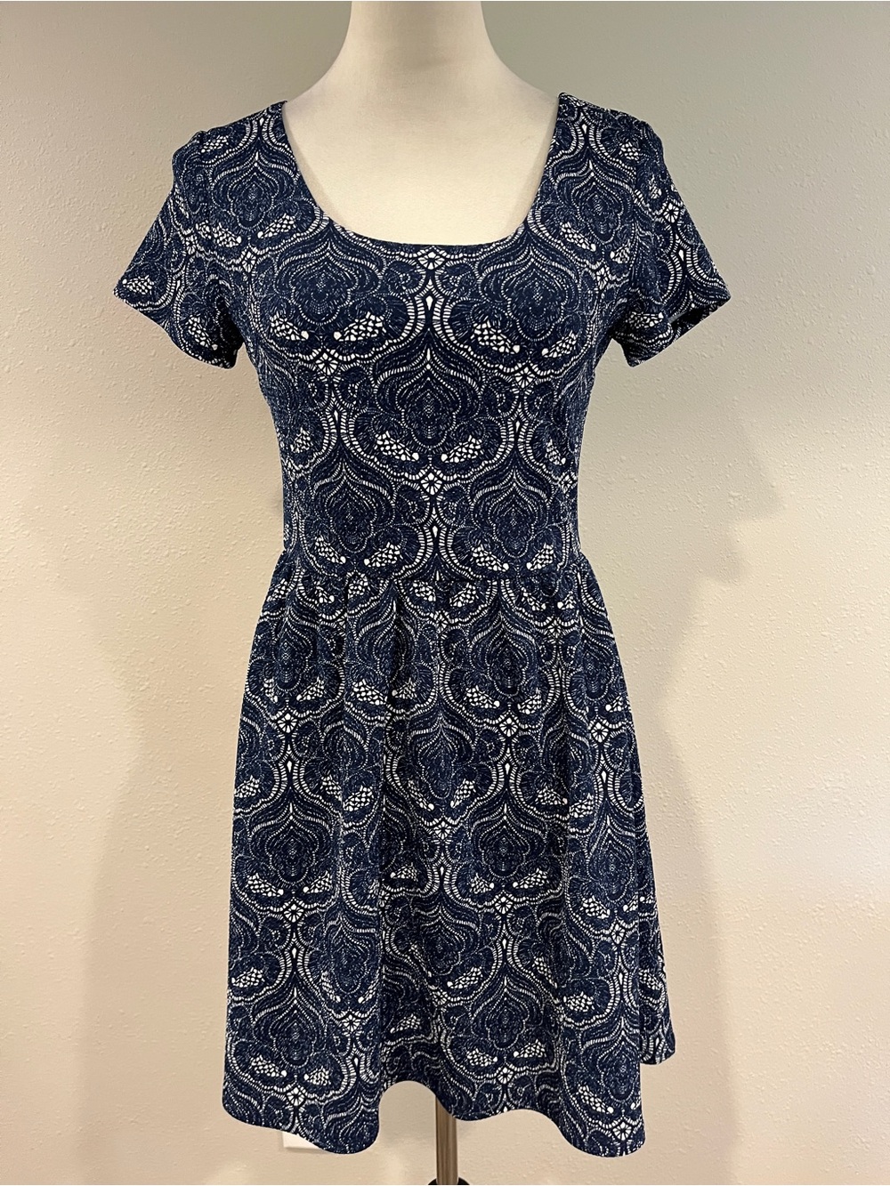 Alya Navy Short Sleeve‎ Scoop Neck mini Dress size small